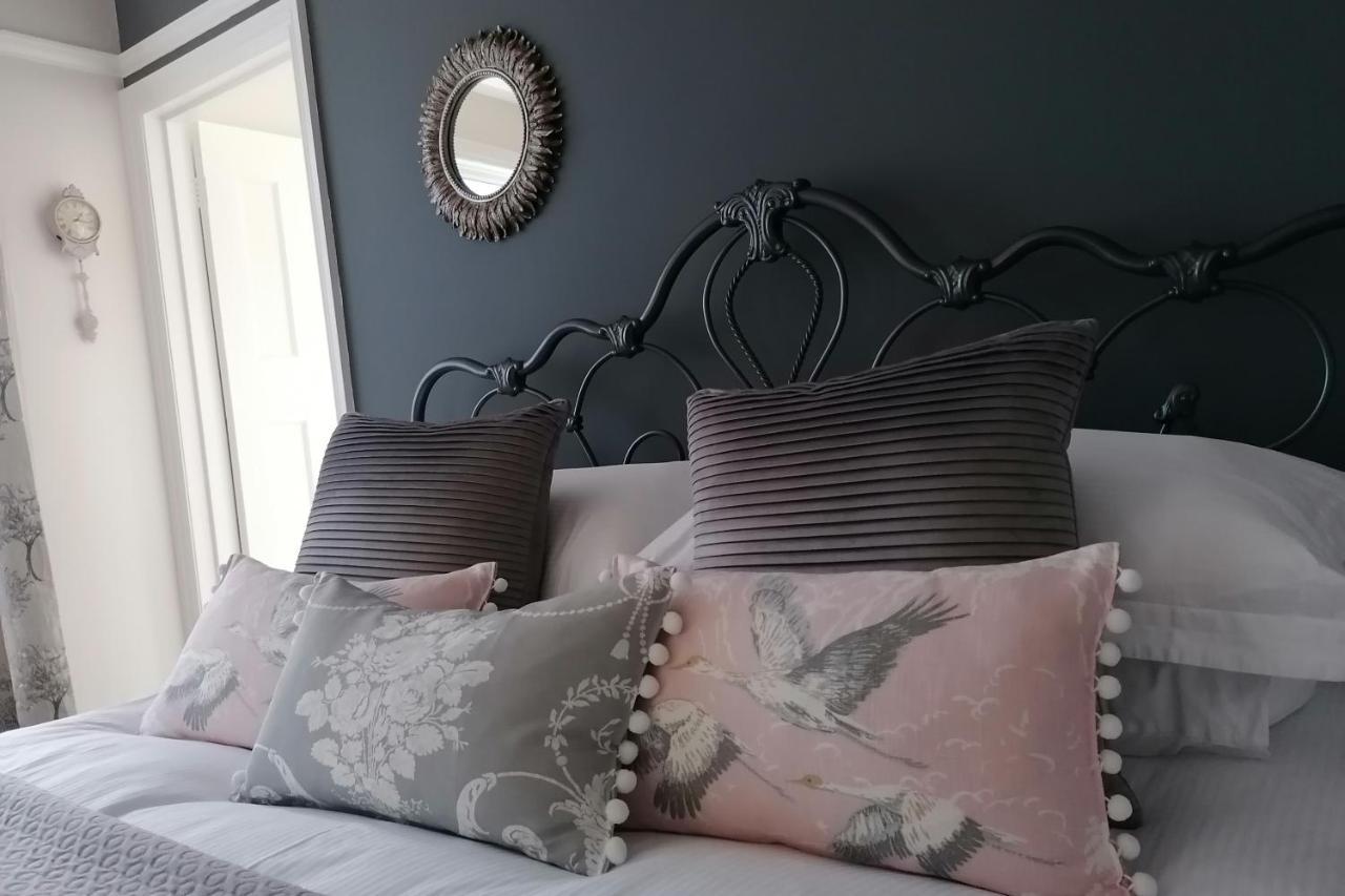 Schooner Point Guest House Лу Экстерьер фото