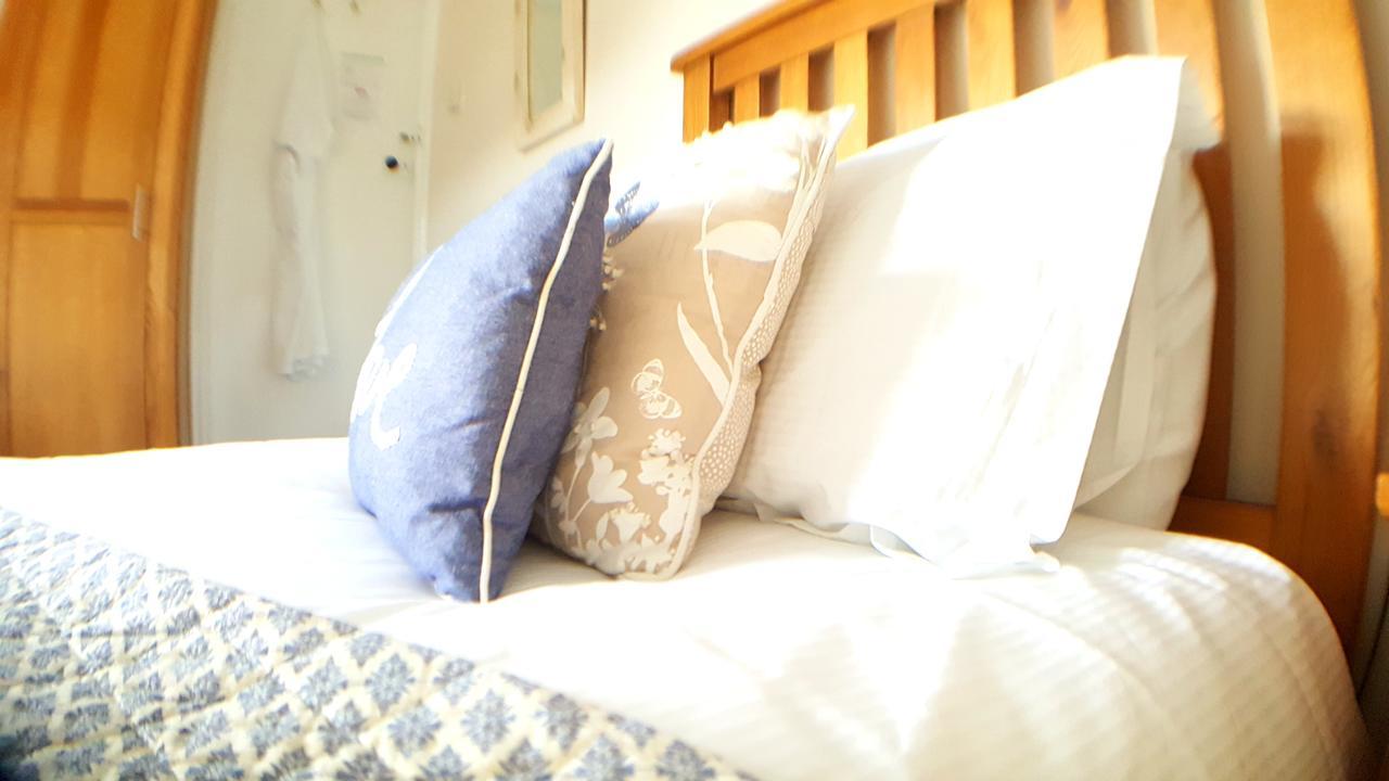 Schooner Point Guest House Лу Экстерьер фото